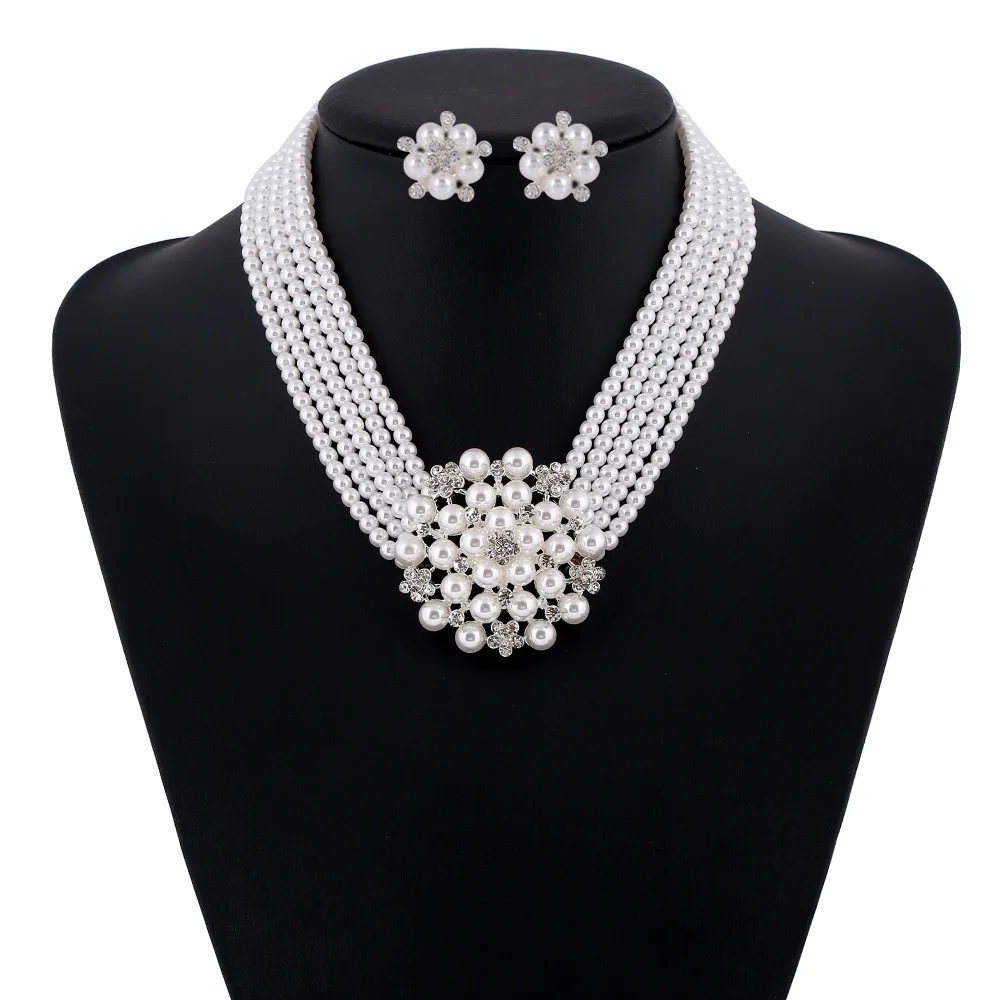 Audrey Hepburn Breakfast at Ti - Women'S Accessories In The 1950S review and price